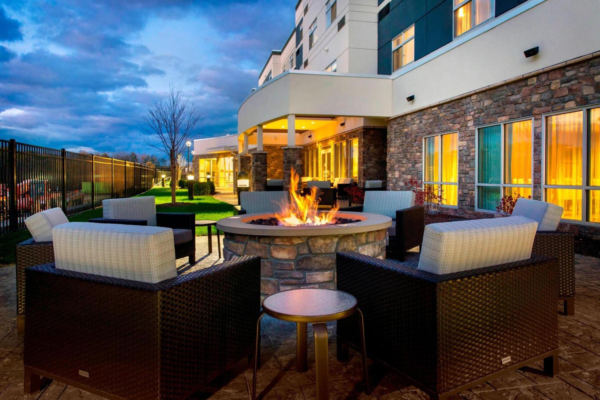 Hotel Courtyard By Marriott Schenectady At Mohawk Harbor Zewnętrze zdjęcie